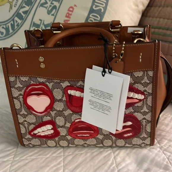NWT Coach Lips Bag - Picture 3 of 6